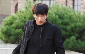 Kim Je Ha (Ji Chang Wook) in a fierce moment from The K2, showing battle scars and intense emotion, highlighting the action-packed drama of the series.