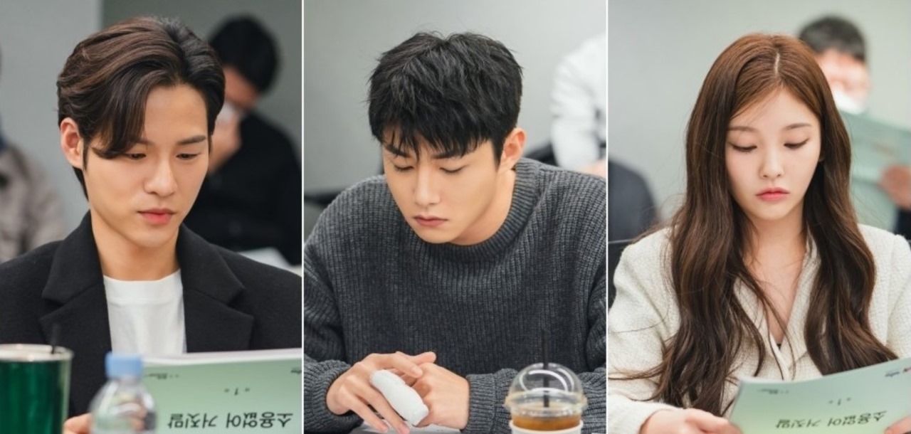 Behind-the-scenes photo from 'My Lovely Liar' showing the main cast members during a script reading session. The actors are focused on their scripts, preparing for their roles in the drama.
