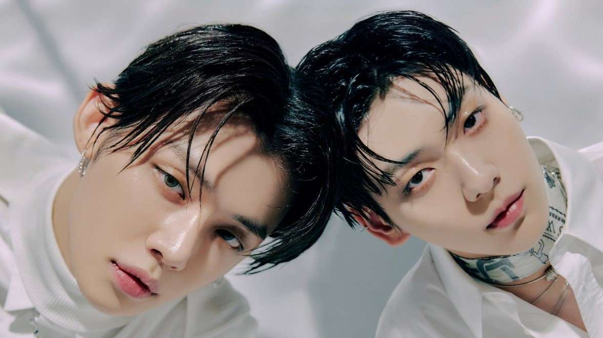 Yeonjun and Soobin from TXT pose together, showcasing their friendship as KPop Idols’ Favorite OSTs artists.