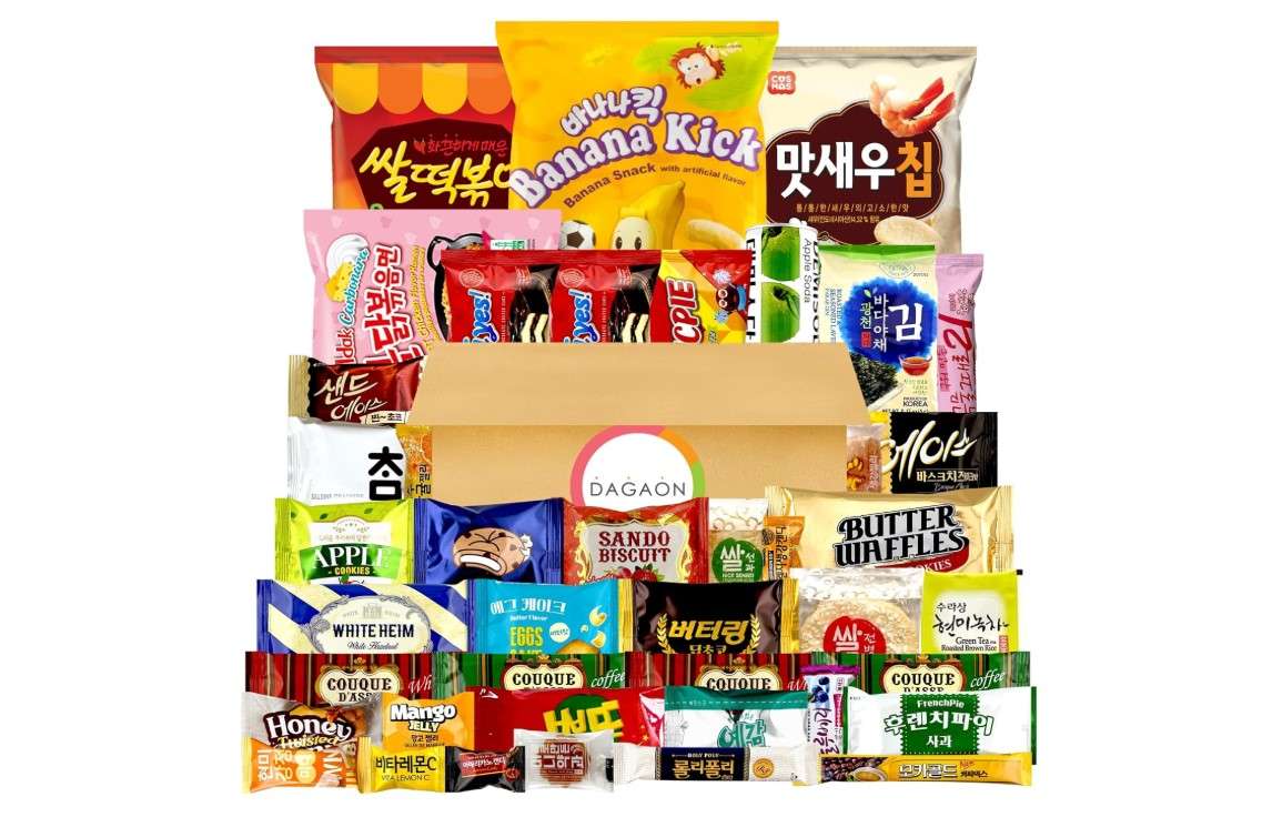 DAGAON Finest Korean Snack Box 42 Count – Variety Snacks Including Korean’s Favorite Chips, Biscuits, Cookies, Pies, Candies. Perfect appetizing Korean treats for any occasions, gifts and everyone.
