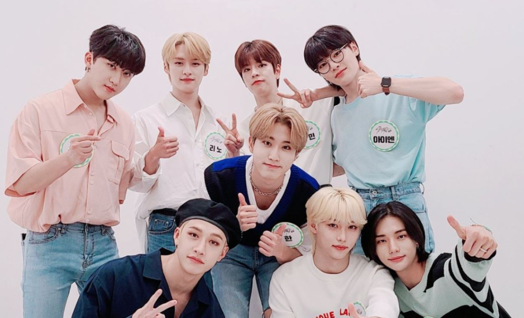 Stray Kids memebers posing cutely