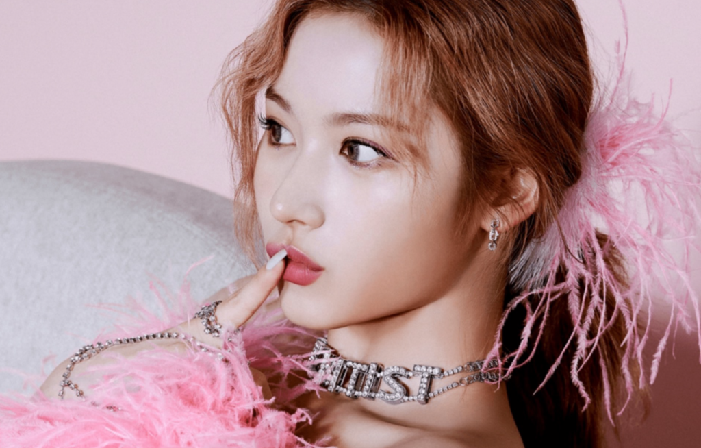 Sana (Minatozaki Sana) — The Charming Scene-Stealer